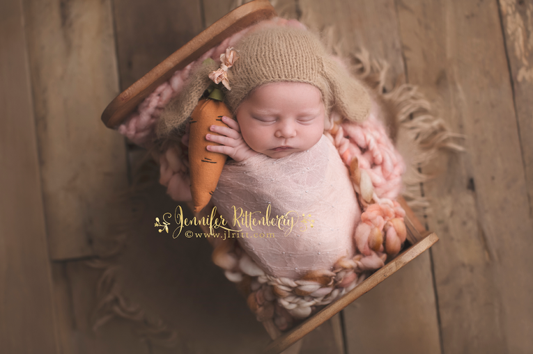 Holiday Newborn Setups by Jennifer Rittenberry Photography | www.jlritt.com