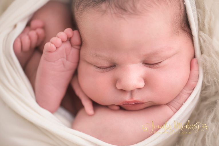 Light and Airy Newborn Photography by Jennifer Rittenberry Photography | www.jlritt.com