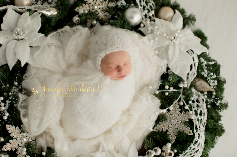 Holiday Newborn Setups by Jennifer Rittenberry Photography | www.jlritt.com