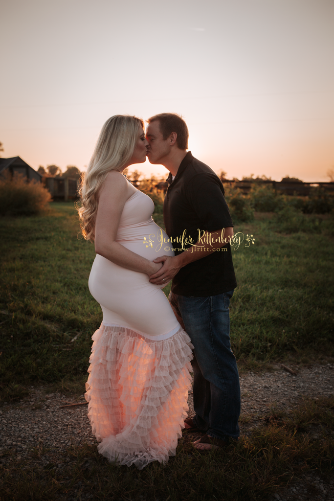 outdoor maternity session, sunset maternity, outdoor maternity, summer maternity session, couples maternity session, lace dress, vintage maternity dress, lace maternity dress, photo ideas, maternity posing ideas, sunset, kentucky, farm, pond, pregnancy photos, pregnant, maternity