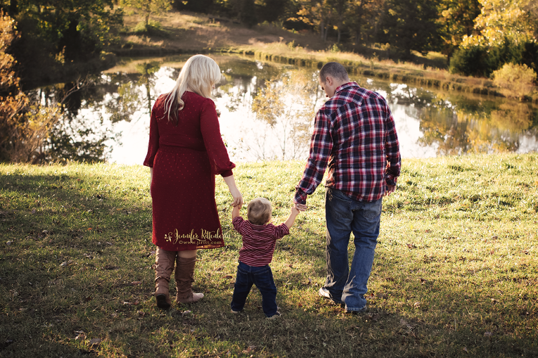 What to wear, family sessions, outdoor summer fall sessions, family session with small child or toddler, family posing