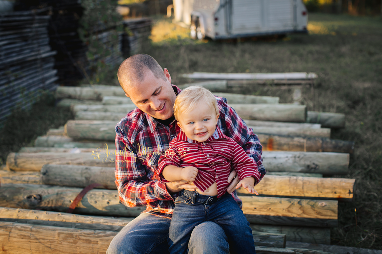 What to wear, family sessions, outdoor summer fall sessions, family session with small child or toddler, family posing