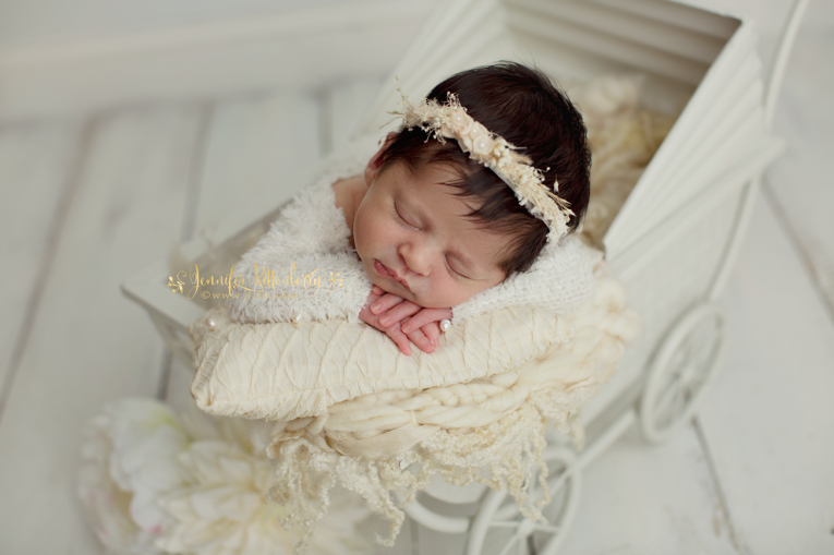 Mount Washington KY Posed Newborn Photographer | Maebel| jlritt.com